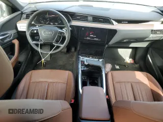 2024 Audi Q8 e-tron Premium Plus z VIN WA15AAGE7RB021353, wystawiony jako Copart lot #72987414 z przebiegiem 13 360 mil mil oraz Szkoda całkowita • Salvage title. Historia ofert i sprzedaży dostępna na DreamBid. Obrazek 8.