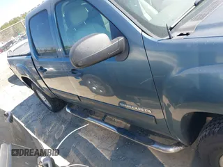 2010 GMC Sierra 1500 SLE z VIN 3GTRKVE31AG275827, wystawiony jako IAAI lot #41663348 z przebiegiem 171 539 mil mil oraz . Historia ofert i sprzedaży dostępna na DreamBid. Obrazek 13.