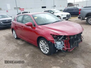 2013 Lexus CT 200h z VIN JTHKD5BH2D2130836, wystawiony jako IAAI lot #41933286 z przebiegiem 94 407 mil mil oraz . Historia ofert i sprzedaży dostępna na DreamBid. Obrazek 1.