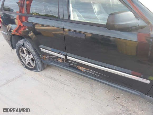 2005 Jeep Grand Cherokee Laredo with VIN 1J4HR48N75C647740, listed as a IAAI auction lot 41803160 with 145,147 mi miles. Bid and sale history available at carsss.com. Image 6.