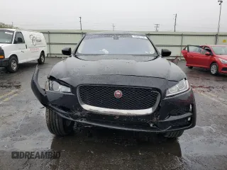 2017 Jaguar F-Pace 35t with VIN SADCS2BV0HA899402, listed as a Copart auction lot 72401724 with 215,624 mi miles and Salvage Title. Bid and sale history available at DreamBid. Image 5.