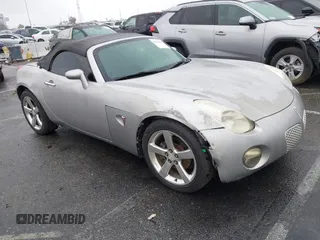 2006 Pontiac Solstice with VIN 1G2MB33B46Y106332, listed as a IAAI auction lot 41561521 with 165,224 mi miles. Bid and sale history available at carsss.com. Image 1.