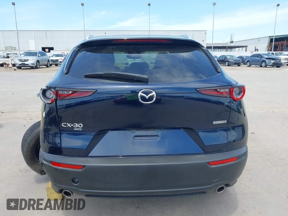 2024 Mazda CX-30 S Select Sport z VIN 3MVDMBBM1RM655682, wystawiony jako IAAI lot #42063971 z przebiegiem 6 771 mil mil oraz . Historia ofert i sprzedaży dostępna na DreamBid. Obrazek 16.