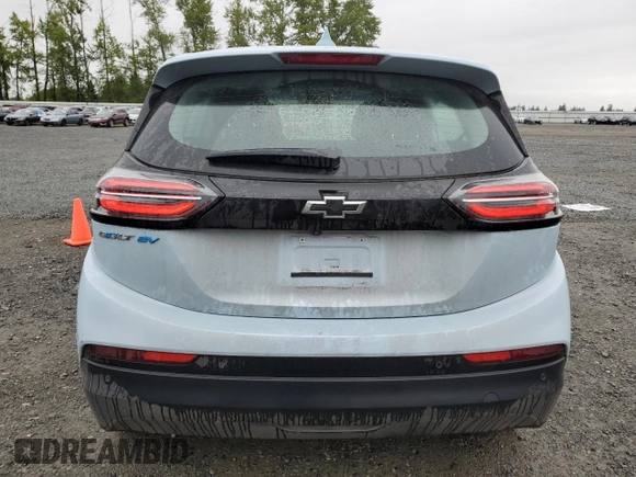2023 Chevrolet Bolt EV 2LT z VIN 1G1FX6S09P4169595, wystawiony jako Copart lot #57400355 z przebiegiem 8545 mil mil oraz Szkody całkowita. Historia ofert i sprzedaży dostępna na DreamBid. Obrazek 6.