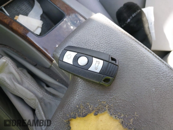 2006 BMW 3 Series 325i с VIN WBAVB13596KX63108, выставлен на аукционе IAAI как лот 42047192 с пробегом Не указан миль и . История ставок и продаж доступна на DreamBid. Изображение 11.