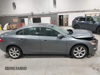 2016 Volvo S60 T5 Premier z VIN YV1612TK0G2410743, wystawiony jako IAAI lot #41717318 z przebiegiem 87 087 mil mil oraz . Historia ofert i sprzedaży dostępna na DreamBid. Obrazek 13.