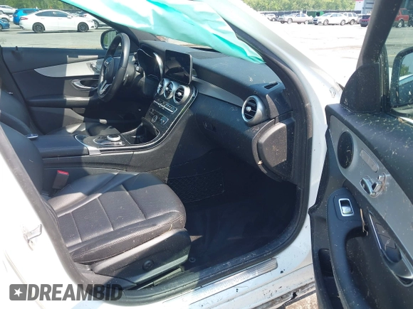 2019 Mercedes-Benz C 300 with VIN 55SWF8DB5KU320503, listed as a IAAI auction lot 41997619 with 77,912 mi miles and . Bid and sale history available at DreamBid. Image 5.