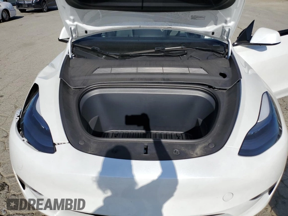 2024 Tesla Model Y Long Range с VIN 7SAYGDEE8RF983067, выставлен на аукционе Copart как лот 61217015 с пробегом 57 082 миль миль и Списание • Salvage title. История ставок и продаж доступна на DreamBid. Изображение 12.
