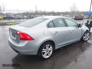 2013 Volvo S60 T6 R-Design Platinum with VIN YV1902FH0D1223617, listed as a IAAI auction lot 41969427 with 174,883 mi miles. Bid and sale history available at carsss.com. Image 4.
