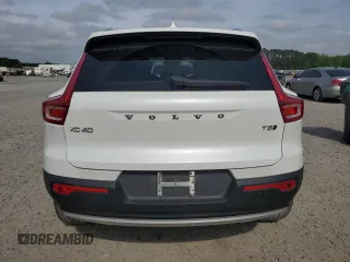 2021 Volvo XC40 Momentum z VIN YV4162UK5M2439826, wystawiony jako Copart lot #54480775 z przebiegiem 35 279 mil mil oraz Szkody całkowita. Historia ofert i sprzedaży dostępna na DreamBid. Obrazek 6.