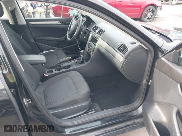 2013 Volkswagen Passat Wolfsburg Edition z VIN 1VWAH7A30DC088810, wystawiony jako IAAI lot #41807791 z przebiegiem 97 574 mil mil oraz . Historia ofert i sprzedaży dostępna na DreamBid. Obrazek 5.