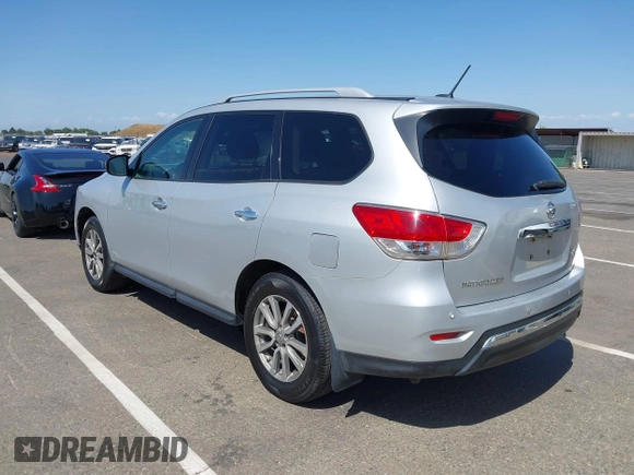 2016 Nissan Pathfinder SV with VIN 5N1AR2MM4GC630868, listed as a IAAI auction lot 42302884 with 169,909 mi miles and . Bid and sale history available at DreamBid. Image 3.