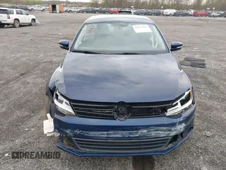 2014 Volkswagen Jetta SE z VIN 3VWD17AJ8EM326015, wystawiony jako IAAI lot #42027359 z przebiegiem 75 436 mil mil oraz . Historia ofert i sprzedaży dostępna na DreamBid. Obrazek 12.
