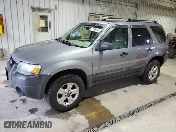2007 Ford Escape XLT with VIN 1FMYU93107KA67692, listed as a Copart auction lot 72799184 with 230,668 mi miles and Salvage Title. Bid and sale history available at carsss.com. Image 1.
