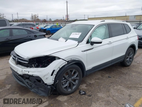 2022 Volkswagen Tiguan SE with VIN 3VV3B7AX0NM161398, listed as a IAAI auction lot 41290692 with 47,970 mi miles and . Bid and sale history available at DreamBid. Image 17.