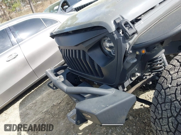 2019 Jeep Wrangler Unlimited Sport Altitude with VIN 1C4HJXDG3KW639148, listed as a IAAI auction lot 41933844 with 57,184 mi miles and . Bid and sale history available at DreamBid. Image 17.
