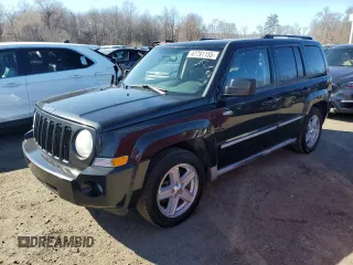 2010 Jeep Patriot Latitude z VIN 1J4NT1GA6AD646990, wystawiony jako Copart lot #47791155 z przebiegiem 131 904 mil mil oraz Czysty tytuł • Clean title. Historia ofert i sprzedaży dostępna na DreamBid. Obrazek 1.