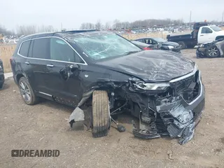 2025 Cadillac XT6 AWD Premium Luxury z VIN 1GYKPDRS3SZ106449, wystawiony jako IAAI lot #41994374 z przebiegiem 3 675 mil mil oraz . Historia ofert i sprzedaży dostępna na DreamBid. Obrazek 1.