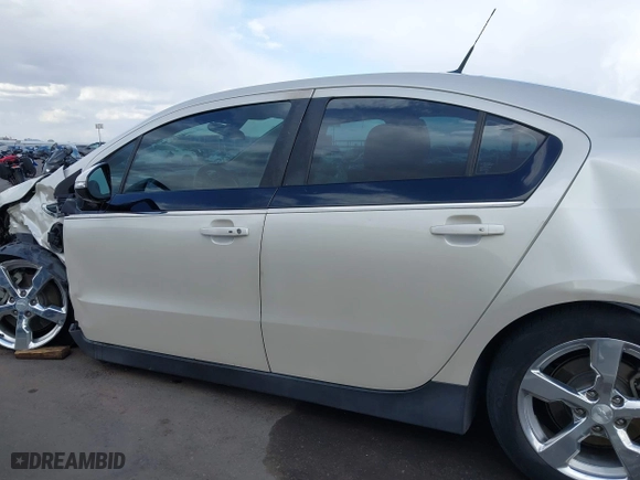 2013 Chevrolet Volt with VIN 1G1RB6E4XDU144257, listed as a IAAI auction lot 41958177 with 1 mi miles. Bid and sale history available at carsss.com. Image 13.
