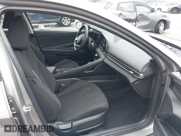 2024 Hyundai Elantra SEL z VIN KMHLS4DG1RU843180, wystawiony jako IAAI lot #41461928 z przebiegiem 514 mil mil oraz . Historia ofert i sprzedaży dostępna na DreamBid. Obrazek 5.