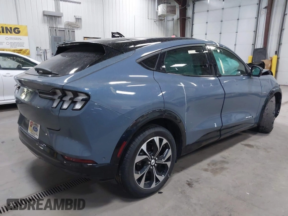 2023 Ford Mustang Mach-E Premium z VIN 3FMTK3SU7PMA77881, wystawiony jako IAAI lot #42277009 z przebiegiem Nie podano mil oraz . Historia ofert i sprzedaży dostępna na DreamBid. Obrazek 4.