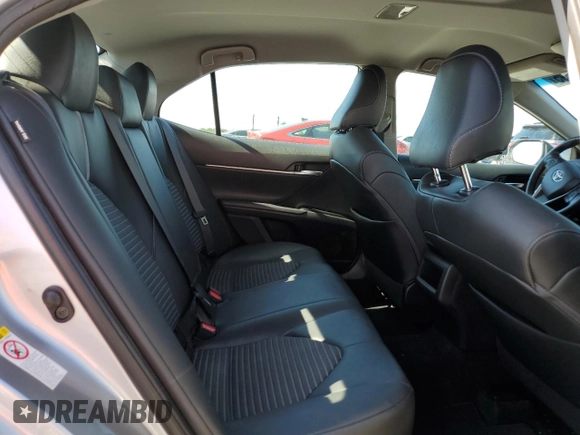 2018 Toyota Camry LE z VIN 4T1B11HK4JU053856, wystawiony jako Copart lot #61017095 z przebiegiem 134 977 mil mil oraz Szkoda całkowita • Salvage title. Historia ofert i sprzedaży dostępna na DreamBid. Obrazek 10.