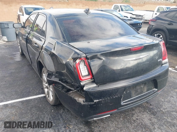 2018 Chrysler 300 with VIN 2C3CCABGXJH239934, listed as a IAAI auction lot 41517944 with 140,699 mi miles. Bid and sale history available at carsss.com. Image 6.