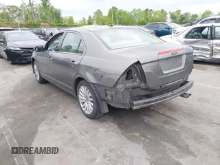 2011 Ford Fusion SE with VIN 3FAHP0HA1BR203046, listed as a IAAI auction lot 42011121 with 302,078 mi miles. Bid and sale history available at carsss.com. Image 3.