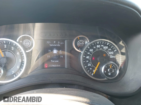 2022 Ram 2500 Tradesman with VIN 3C6UR5HJ4NG130956, listed as a IAAI auction lot 41934589 with 117,963 mi miles. Bid and sale history available at carsss.com. Image 7.