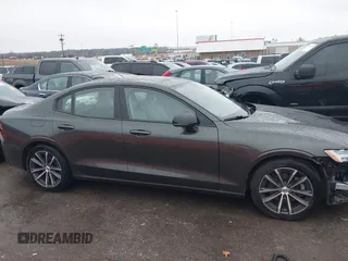2022 Volvo S60 Momentum with VIN 7JRL12FZXNG178042, listed as a IAAI auction lot 41174675 with 19,947 mi miles. Bid and sale history available at carsss.com. Image 14.