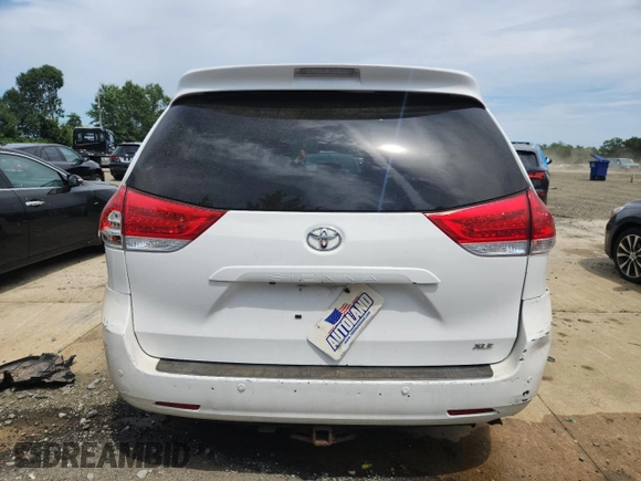 2011 Toyota Sienna XLE AAS с VIN 5TDYK3DC1BS017540, выставлен на аукционе Copart как лот 65177255 с пробегом 164 604 миль миль и Списание • Salvage title. История ставок и продаж доступна на DreamBid. Изображение 6.