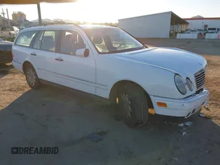 1999 Mercedes-Benz E-Class with VIN WDBJH65F5XA774373, listed as a IAAI auction lot 41406849 with 272,603 mi miles. Bid and sale history available at carsss.com. Image 1.