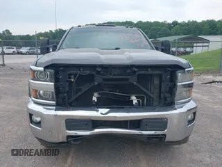 2015 Chevrolet Silverado 3500HD LTZ z VIN 1GC4K0C85FF127359, wystawiony jako IAAI lot #42252408 z przebiegiem 273 905 mil mil oraz . Historia ofert i sprzedaży dostępna na DreamBid. Obrazek 13.