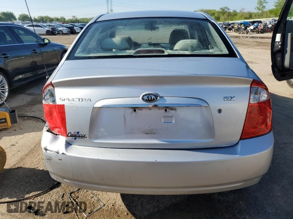 2006 Kia Spectra EX z VIN KNAFE121565370909, wystawiony jako Copart lot #56572995 z przebiegiem 102 978 mil mil oraz Szkoda całkowita • Salvage title. Historia ofert i sprzedaży dostępna na DreamBid. Obrazek 6.