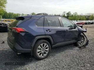 2024 Toyota RAV4 XLE Premium z VIN 2T3A1RFV5RW478819, wystawiony jako Copart lot #56818695 z przebiegiem 14 570 mil mil oraz Szkoda całkowita • Salvage title. Historia ofert i sprzedaży dostępna na DreamBid. Obrazek 3.
