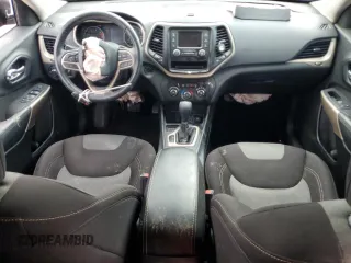 2017 Jeep Cherokee Sport z VIN 1C4PJLABXHW578368, wystawiony jako Copart lot #57166745 z przebiegiem Nie podano mil oraz Szkoda całkowita • Salvage title. Historia ofert i sprzedaży dostępna na DreamBid. Obrazek 8.