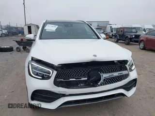 2022 Mercedes-Benz GLC 300 z VIN W1N0G8EB6NG096681, wystawiony jako IAAI lot #41775648 z przebiegiem 10 676 mil mil oraz . Historia ofert i sprzedaży dostępna na DreamBid. Obrazek 6.