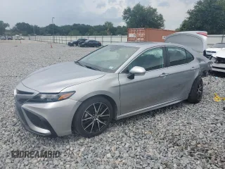2022 Toyota Camry SE z VIN 4T1T11AK8NU676885, wystawiony jako Copart lot #57997915 z przebiegiem 12 933 mil mil oraz Szkoda całkowita • Salvage title. Historia ofert i sprzedaży dostępna na DreamBid. Obrazek 1.