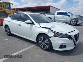 2019 Nissan Altima SL with VIN 1N4BL4EV9KC103050, listed as a IAAI auction lot 42139670 with 112,427 mi miles and . Bid and sale history available at DreamBid. Image 1.