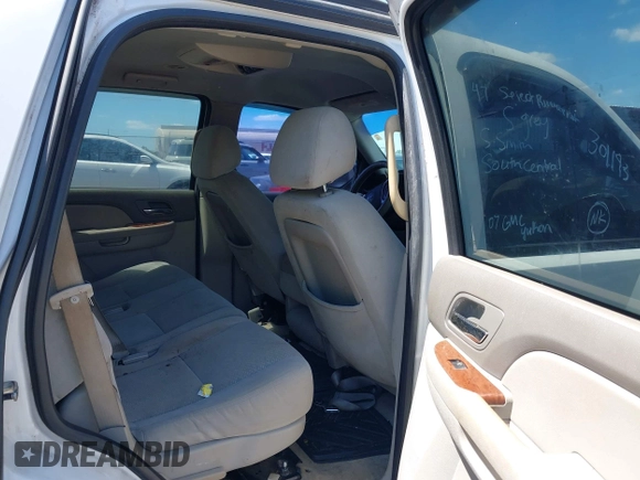 2007 GMC Yukon SLE w/3SA with VIN 1GKFC13C77R301193, listed as a IAAI auction lot 41995771 with 274,631 mi miles. Bid and sale history available at carsss.com. Image 8.