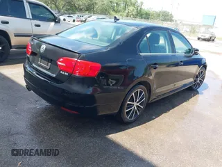 2013 Volkswagen Jetta Sedan SE with VIN 3VWDP7AJ2DM414880, listed as a IAAI auction lot 41652006 with 136,649 mi miles. Bid and sale history available at carsss.com. Image 4.