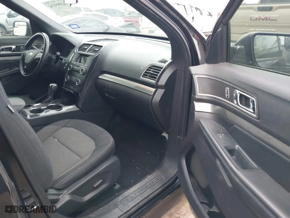 2019 Ford Explorer XLT with VIN 1FM5K7D87KGB38214, listed as a IAAI auction lot 41093334 with 114,985 mi miles. Bid and sale history available at carsss.com. Image 5.