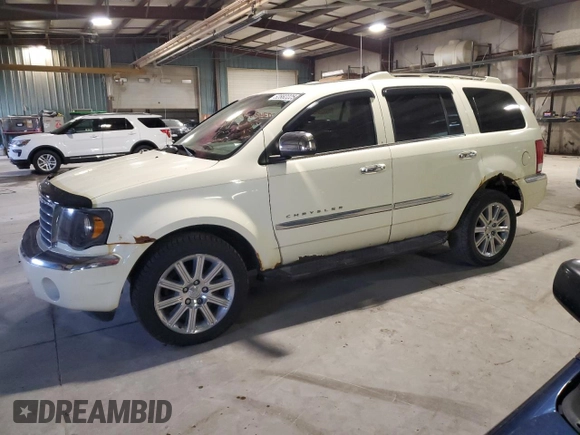 2007 Chrysler Aspen Limited z VIN 1A8HW58247F517239, wystawiony jako Copart lot #52882225 z przebiegiem 131 685 mil mil oraz Szkoda całkowita • Salvage title. Historia ofert i sprzedaży dostępna na DreamBid. Obrazek 1.