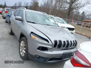 2015 Jeep Cherokee Limited with VIN 1C4PJMDS3FW576332, listed as a IAAI auction lot 41618035 with 203,620 mi miles. Bid and sale history available at carsss.com. Image 13.