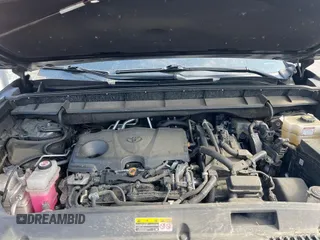 2021 Toyota Highlander Hybrid XLE z VIN 5TDHARAH6MS509148, wystawiony jako IAAI lot #42545107 z przebiegiem 76 689 mil mil oraz . Historia ofert i sprzedaży dostępna na DreamBid. Obrazek 15.