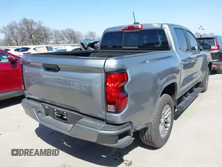 2023 Chevrolet Colorado 2WD LT z VIN 1GCPSCEK4P1231718, wystawiony jako IAAI lot #41718041 z przebiegiem 4 380 mil mil oraz . Historia ofert i sprzedaży dostępna na DreamBid. Obrazek 4.