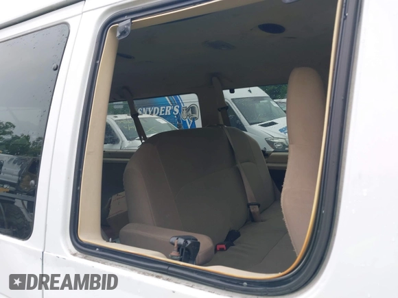 2011 Ford Econoline Passenger XL с VIN 1FBNE3BL3BDA61357, выставлен на аукционе IAAI как лот 39828147 с пробегом 106 810 миль миль и . История ставок и продаж доступна на DreamBid. Изображение 17.