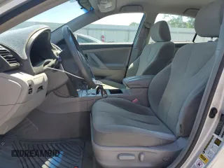 2008 Toyota Camry LE z VIN 4T1BE46KX8U755618, wystawiony jako Copart lot #55995605 z przebiegiem 190 901 mil mil oraz Czysty tytuł • Clean title. Historia ofert i sprzedaży dostępna na DreamBid. Obrazek 7.
