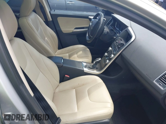 2016 Volvo XC60 T5 Premier with VIN YV4612RK0G2842422, listed as a IAAI auction lot 42123143 with 165,081 mi miles. Bid and sale history available at carsss.com. Image 5.