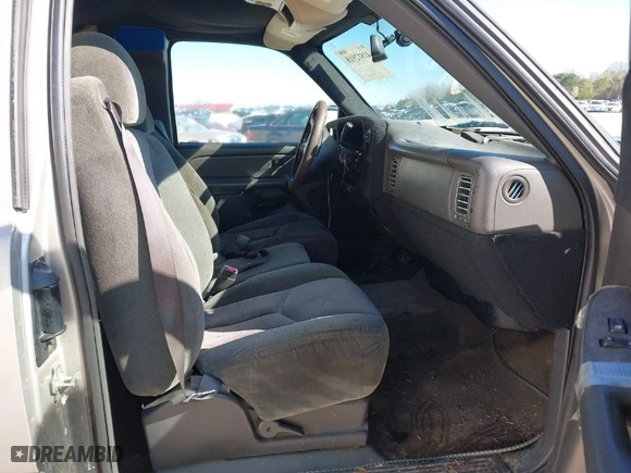 2004 Chevrolet Silverado 1500 LS with VIN 2GCEC19V841218120, listed as a IAAI auction lot 41812918 with 272,420 mi miles. Bid and sale history available at carsss.com. Image 5.